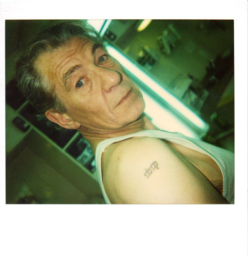 Viggo Mortensen has his tattoo on his left shoulder.